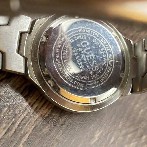 Guess Waterpro Men’s Watch Vintage New Battery - Picture 6 of 7